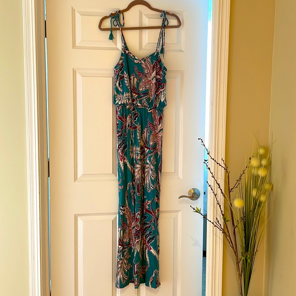 Long maxi shoulder tie paisley dress